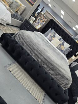 ✨️ King, Cal King, Queen Bed Frame ✨️ Furniture Sectionals, Bedrooms, Dining Avail