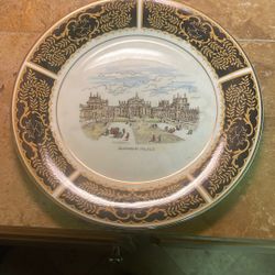 This is a vintage English fine china collectible decorative plate featuring an illustration of Blenheim Palace. 
