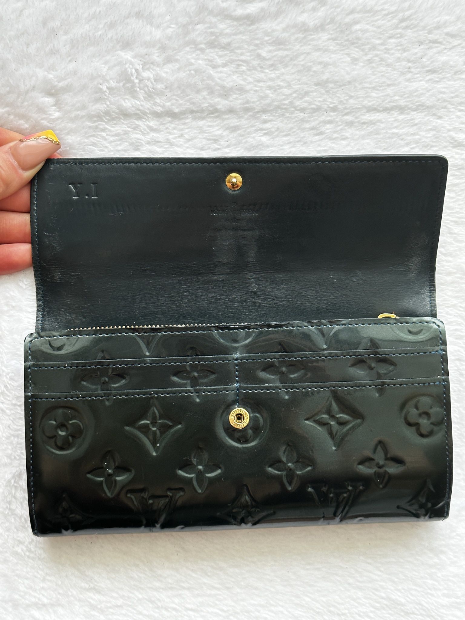 Authentic Louis Vuitton 'Sarah' Wallet for Sale in Mililani, HI - OfferUp