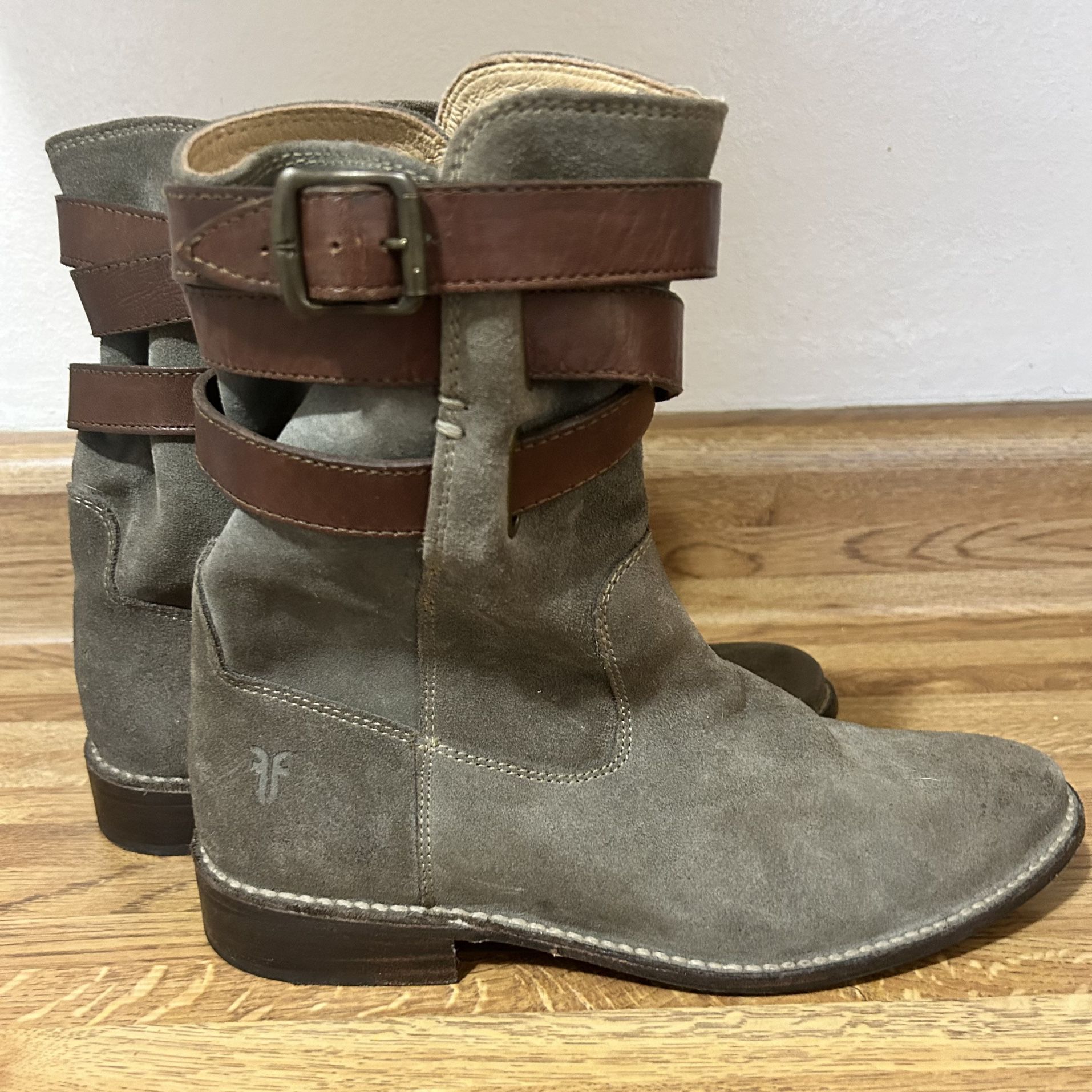 Ladies Frye Leather Boots Like New 7-1/2 B.  Heel 1-1/4”