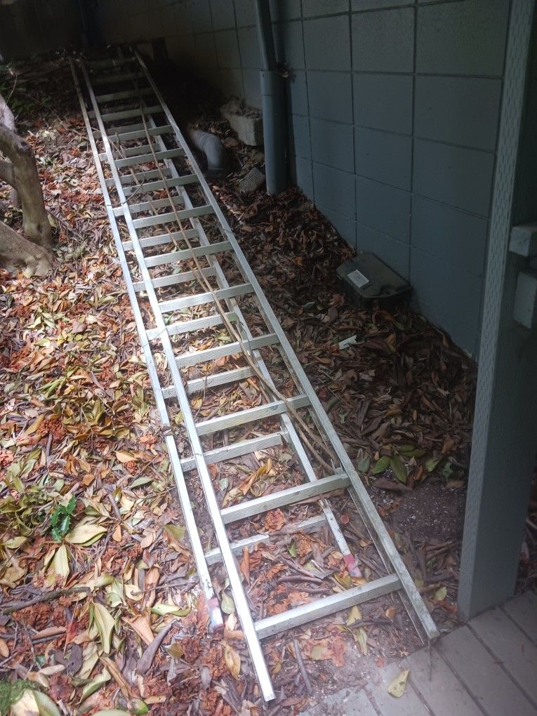 24 ft Aluminum extension ladder