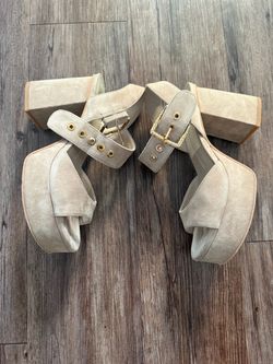 Dolce vita 6.5 beige bobby suede block heel sandal