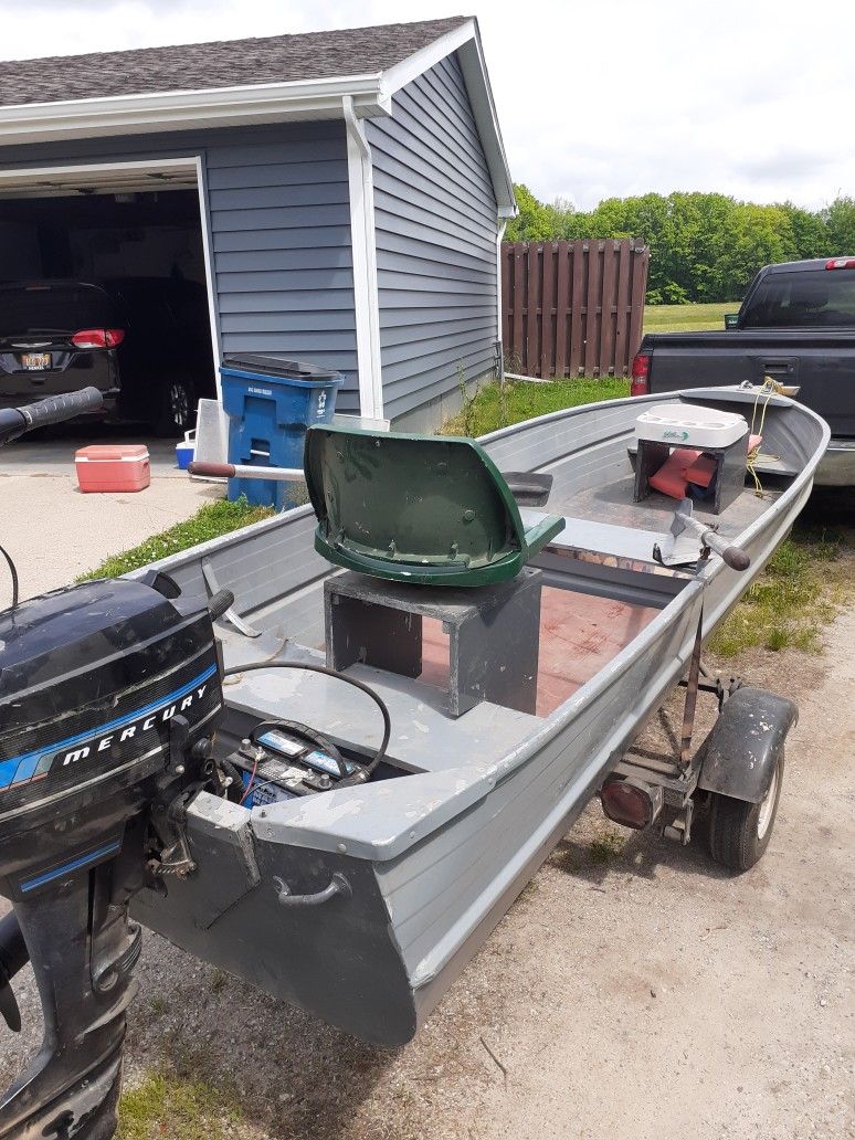 Photo 12 Foot Fishing Boat