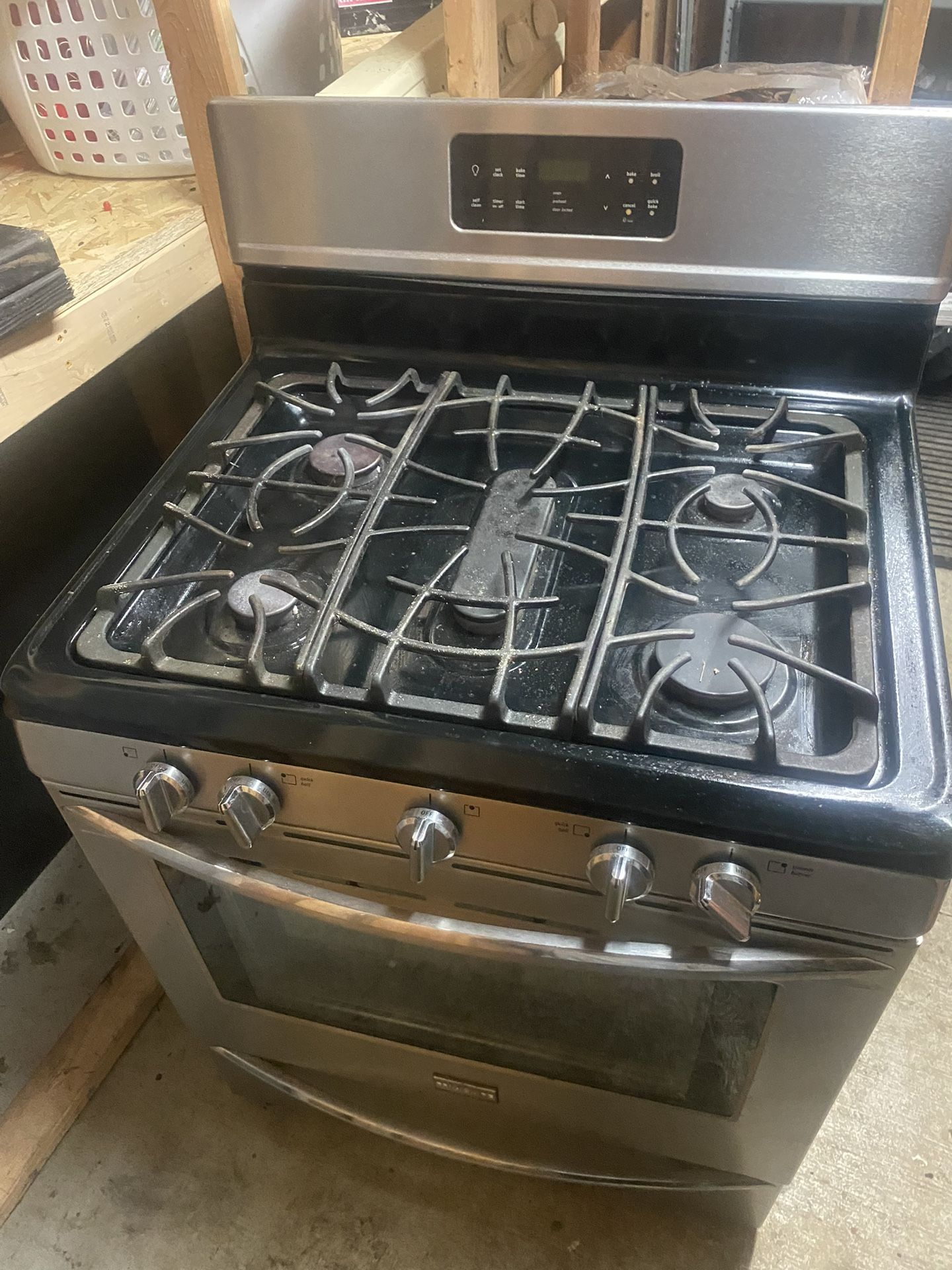 ** GAS stove works perfect
