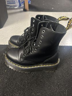 Boots- Doc Martens