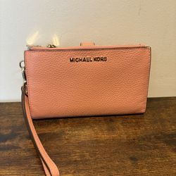 Michael Kors Coral Wallet/ Wristlet. Multiple Compartments