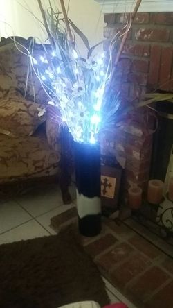 Nice size glass vase,with flowers and lights 20 firm