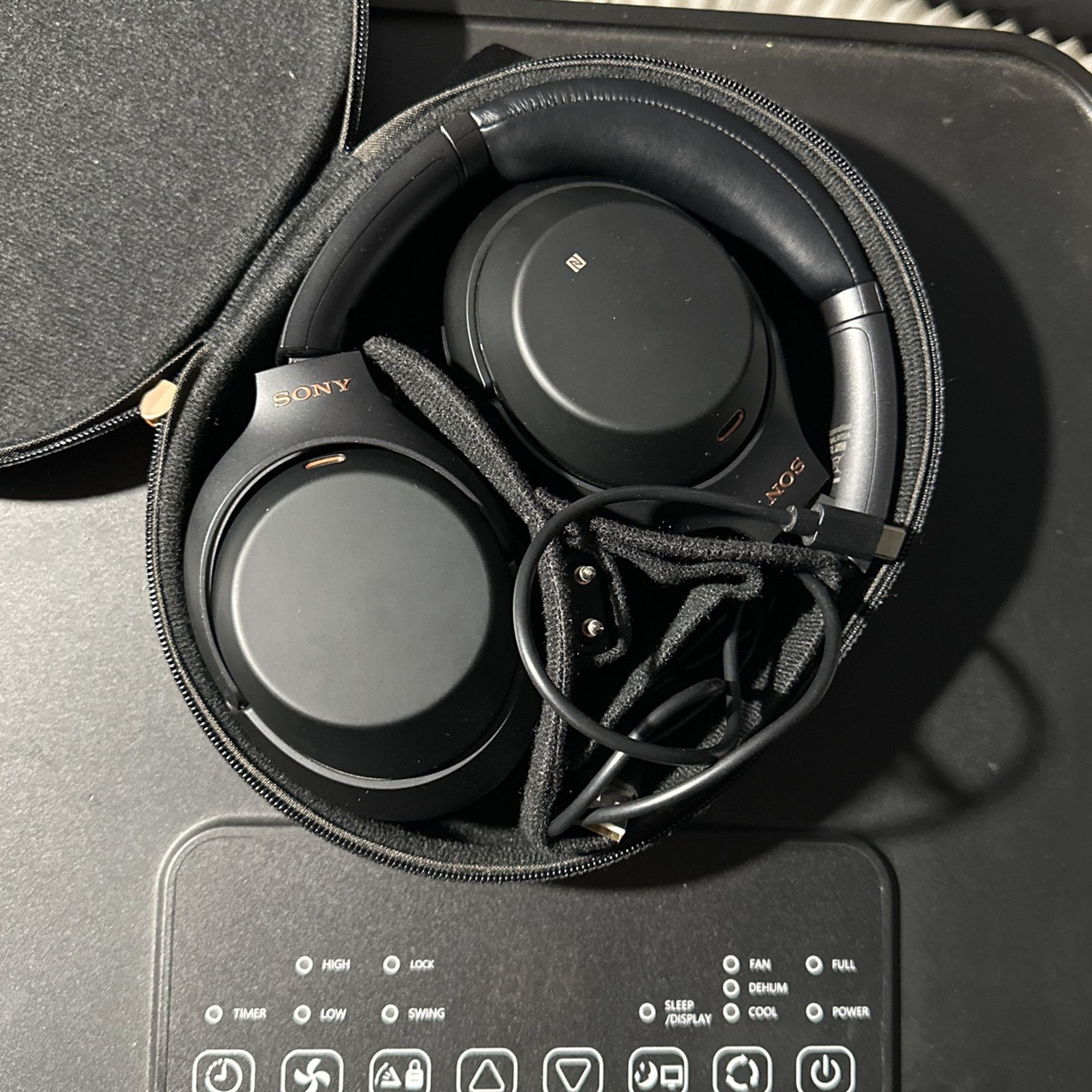 Cancellation Sony WH1000XM3 Wires Bluetooth Headphones