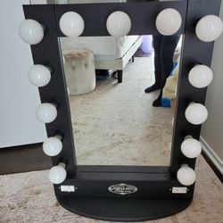 Makeup mirror Vanity Girl Hollywood 