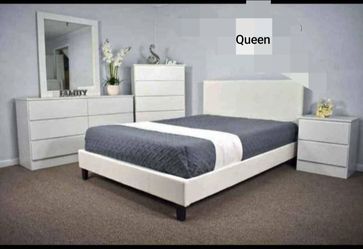 Juego de Cuarto Completo nuevo. Queen