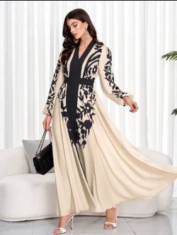 Elegant Flowing cream maxi dress.(L)