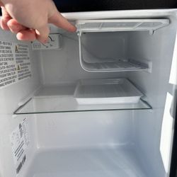 Hisense Mini fridge with freezer