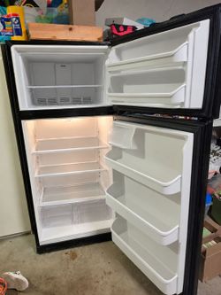 Refrigerator Kenmore 20.84-cu ft Top-Freezer  PICK UP Park Place Ontario Ranch first come get it ! TODAY