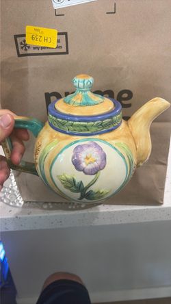 Tea pot