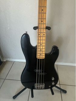 1989 Squier II Korean Precision Bass black.