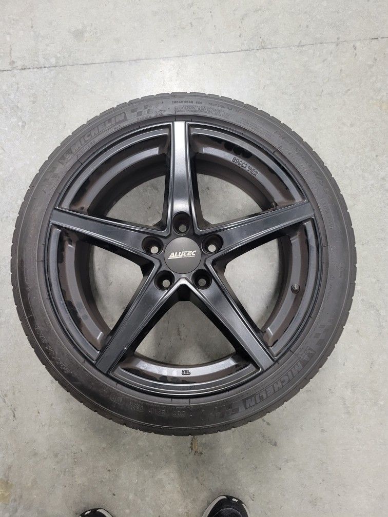 225/45 ZR 18 Tires/ Rims