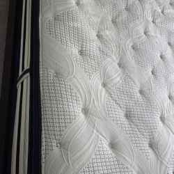 Simmons BeautyRest Recharge World Class Pillowtop 