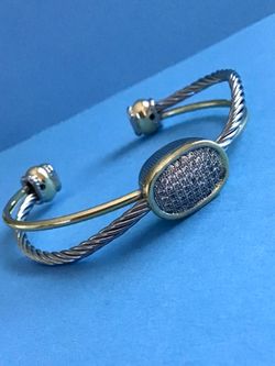 Ladies Two Tone Gold/Silver Bracelet Beautifully Detailed w/Sparkling Crystal Center *Pickup Boca Raton