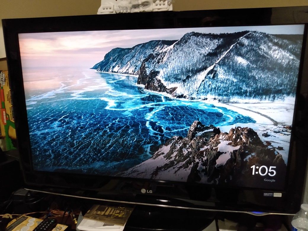 LG Smart TV 42" + Chromecast