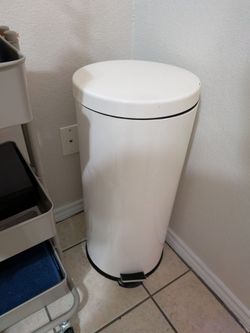 White Round Step Trash Can