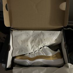 Jordan 11 Low “Closing Ceremony” Size 8.5