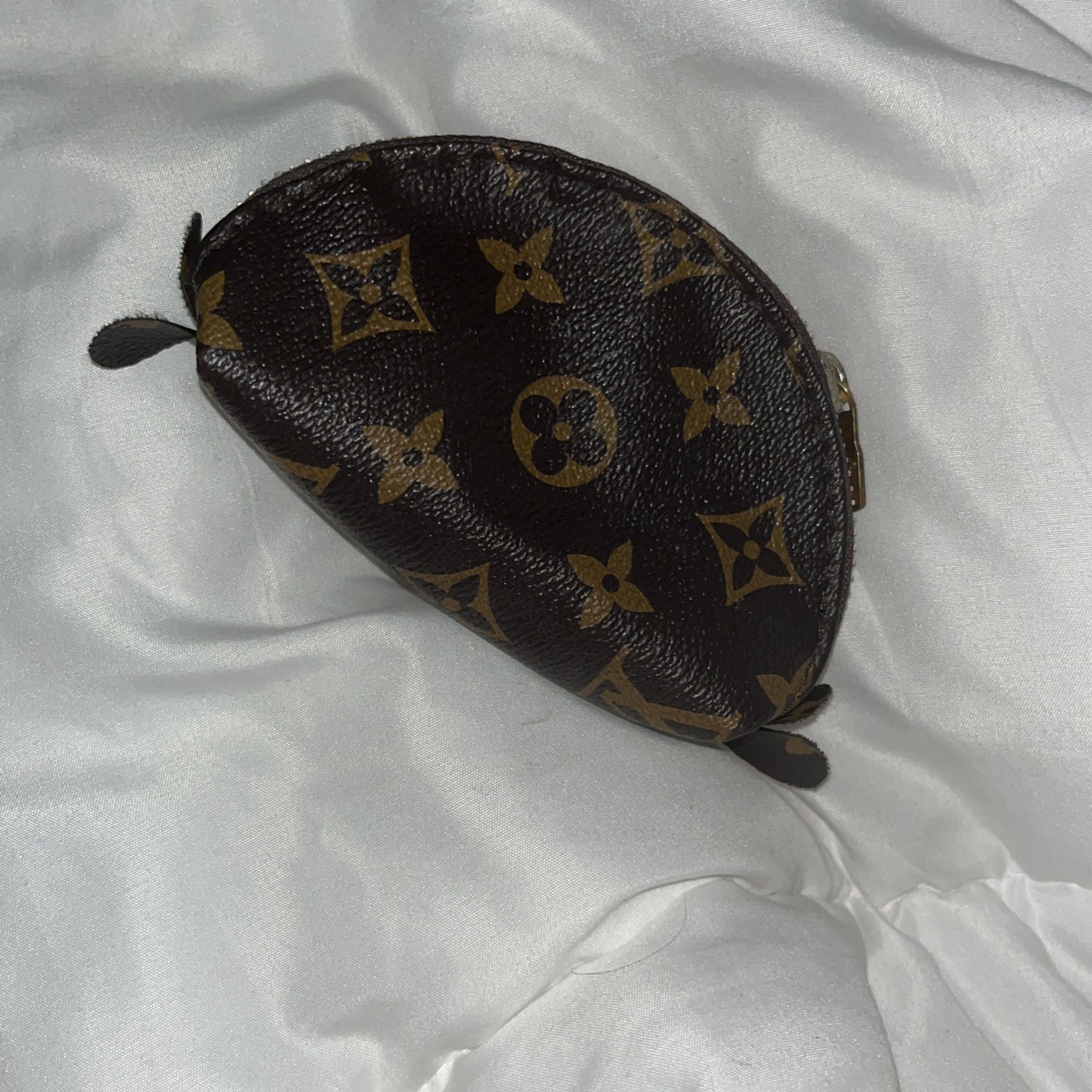 Louis Vuitton Coin Bag for Sale in Arcadia, FL - OfferUp