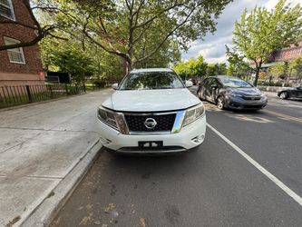 2013 Nissan pathfinder SV 4WD
