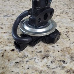 EGR Valve EGV1045 Replacement for 2005-2010 Ford Mustang Base 4.6L, EGR Valve Exhaust Gas Recirculation Valves Replace OE# 5R3Z9D475AA, 5R3Z9D475CA, E