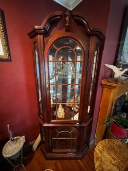 Corner curio cabinet