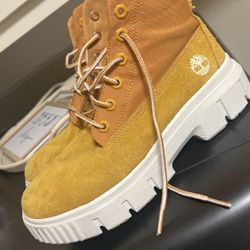 Like New Timberland Women Boots