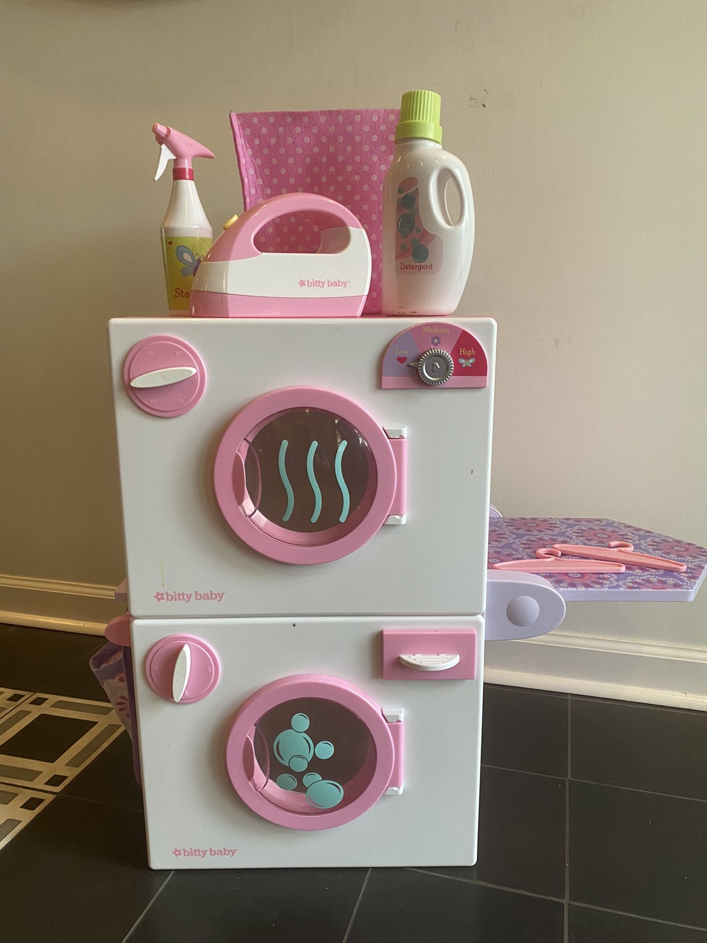 American Girl Doll stackable Washer/Dryer With accessories 