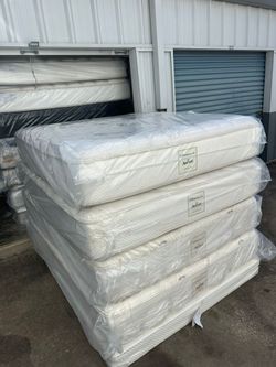 Queen Size Mattress And Box Spring 