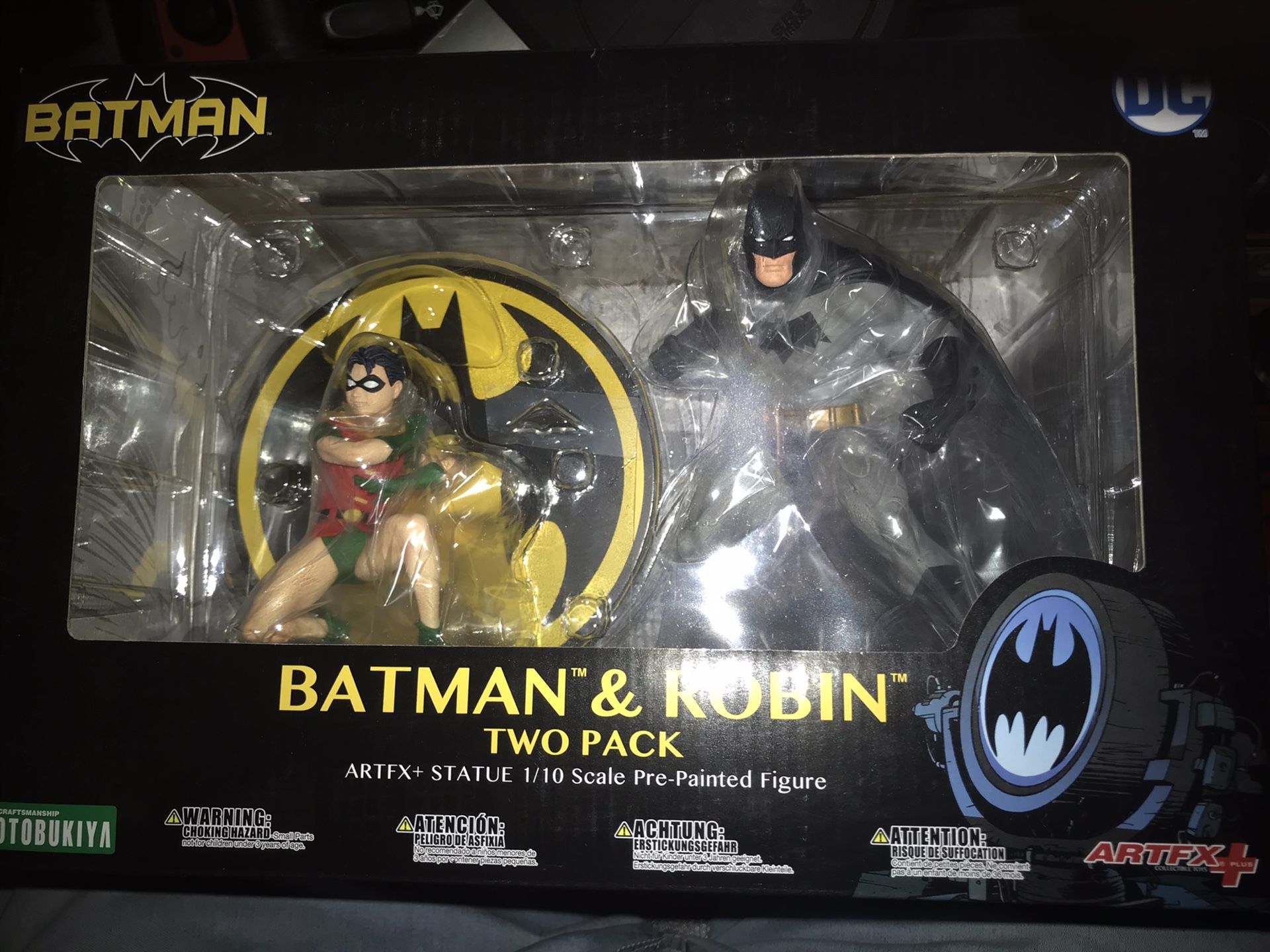 Batman and robin statue