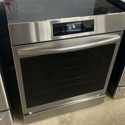 Frigidaire Gallery Slide In Electric Stove New 