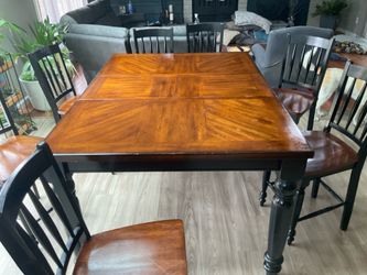 Table high table with 8 chairs