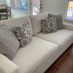  SOFA Custom White, Excellent Condition 