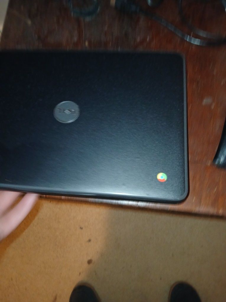 DELL Chromebook w/ charger 