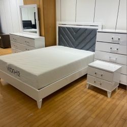 *Weekend Special*---Colby Sophisticated Queen/King Platform Bedroom Sets---From $899---Delivery And Financing🫡
