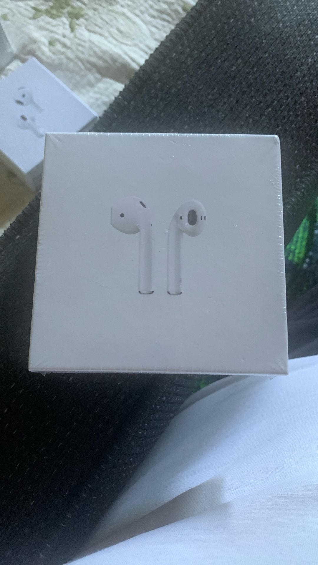 AirPods With Wireless Charging Case