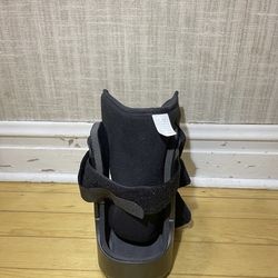 United Ortho Air Cam Walker M size