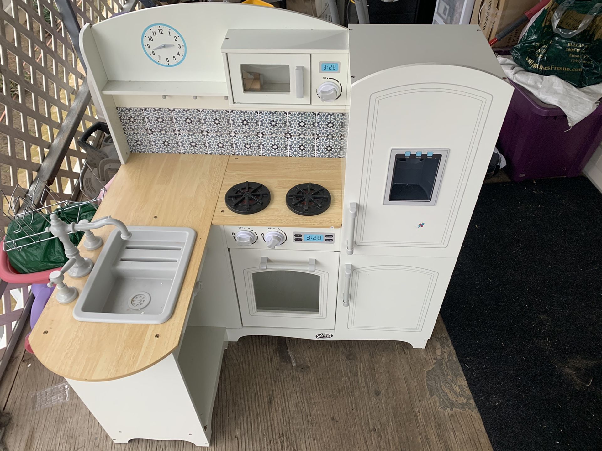 Play kitchen And accessories