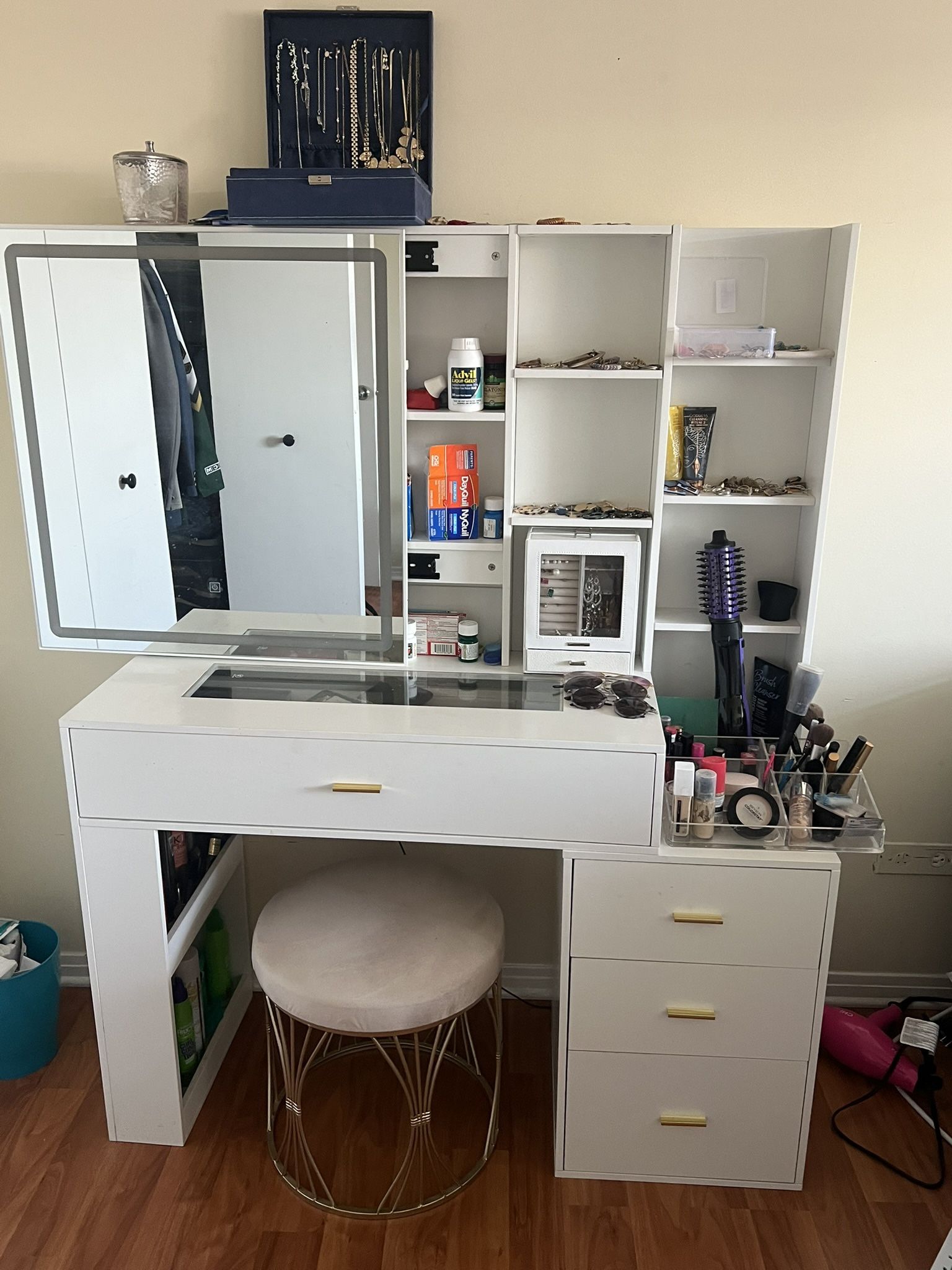 Light up White Makeup Vanity With Chair!