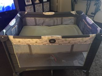 Graco baby play yard