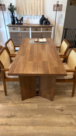 Dining Room Table and Chairs Set