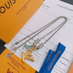 Trendy and versatile necklace
