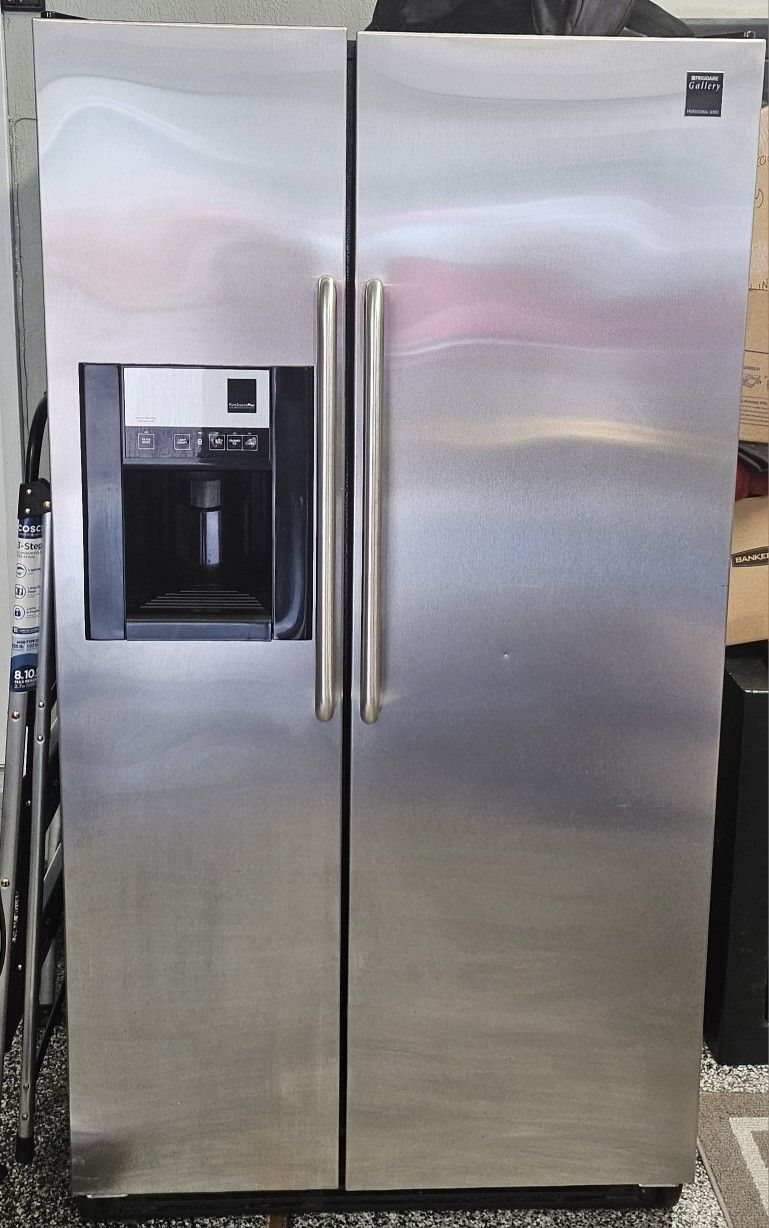 Frigidaire Gallery Professional Series Refrigerator/Freezer for Sale in