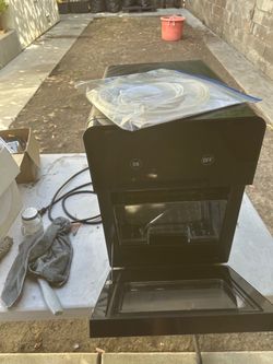 Black Countertop Ice Maker Machine