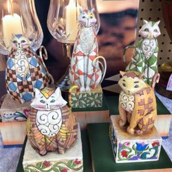 Jim Shore  Ct Statues And Stand