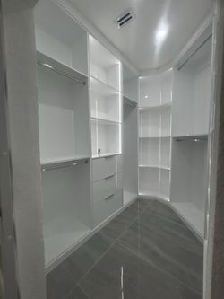 Custom modern closet