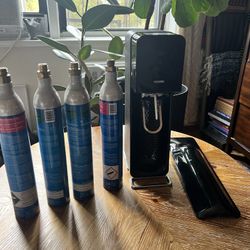 Soda Stream With 4 Refillable Canisters (empty)